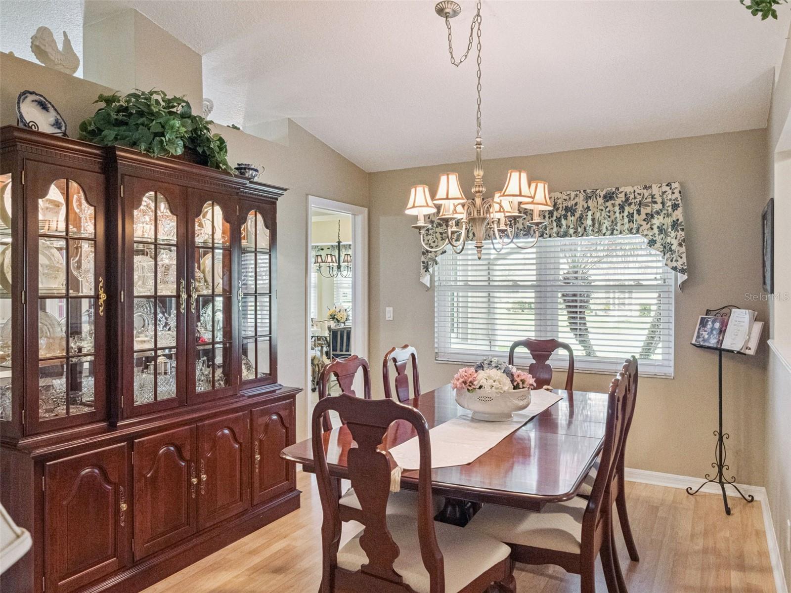 Image 9 of 62 For 21533 King Henry Avenue