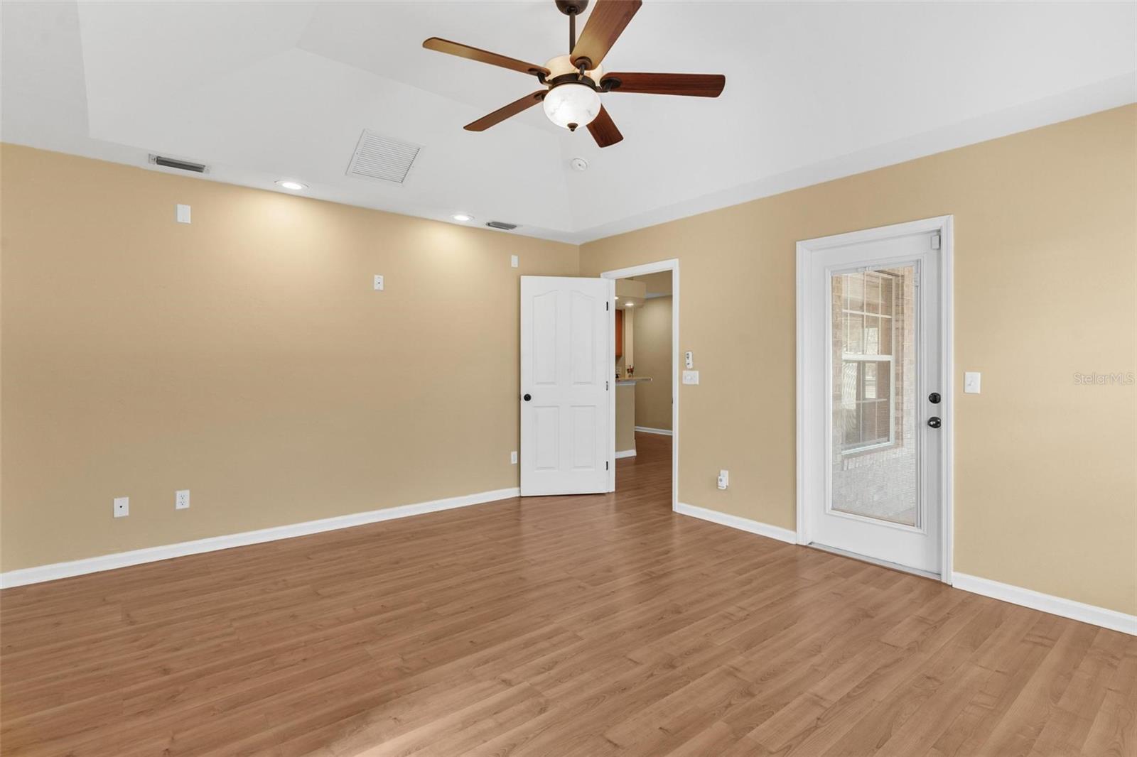 Image 23 of 55 For 25415 15th Avenue