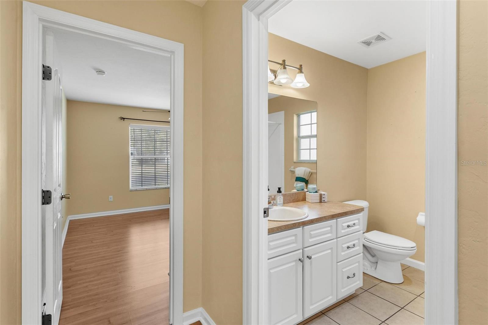 Image 28 of 55 For 25415 15th Avenue