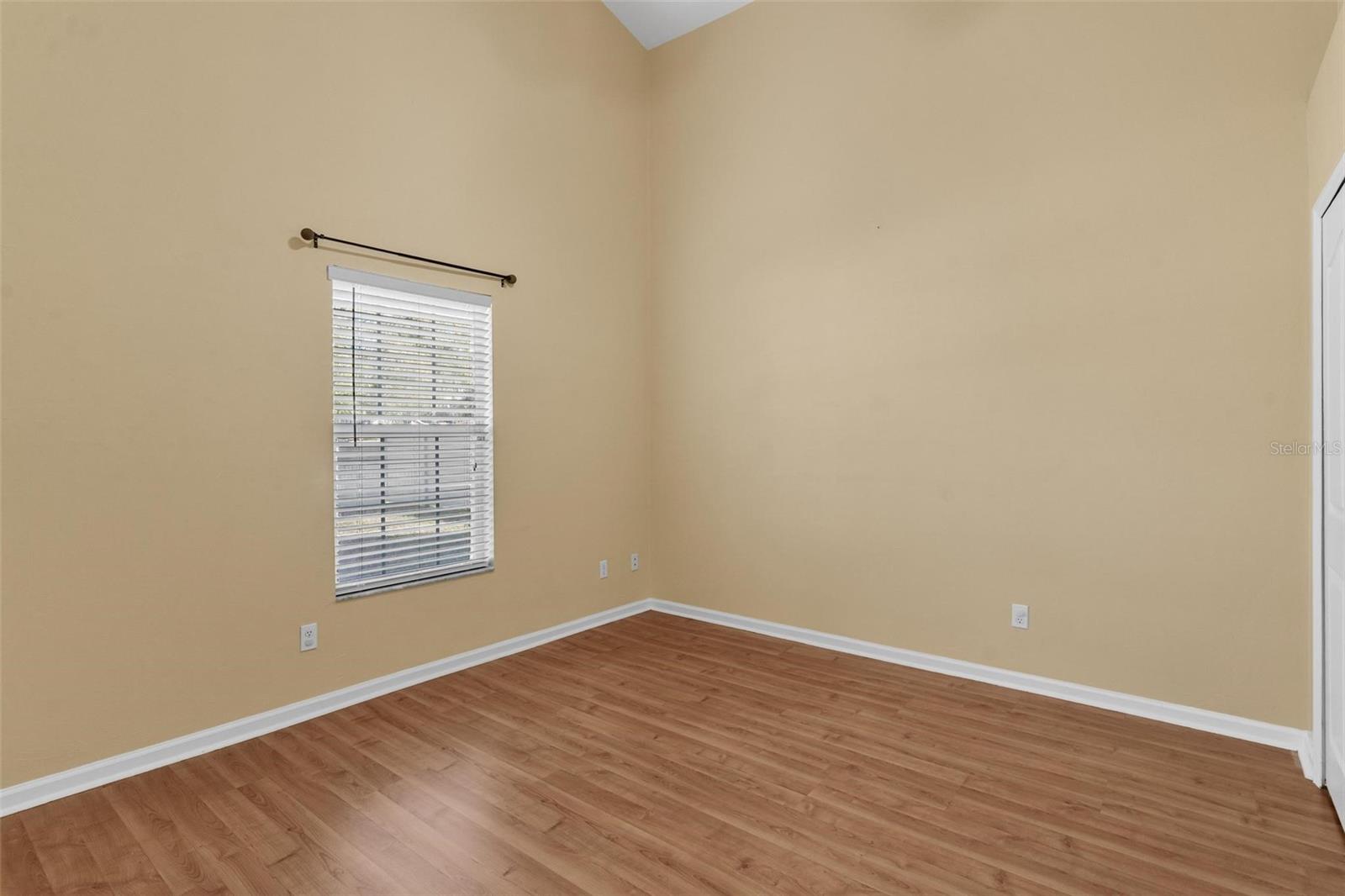 Image 33 of 55 For 25415 15th Avenue