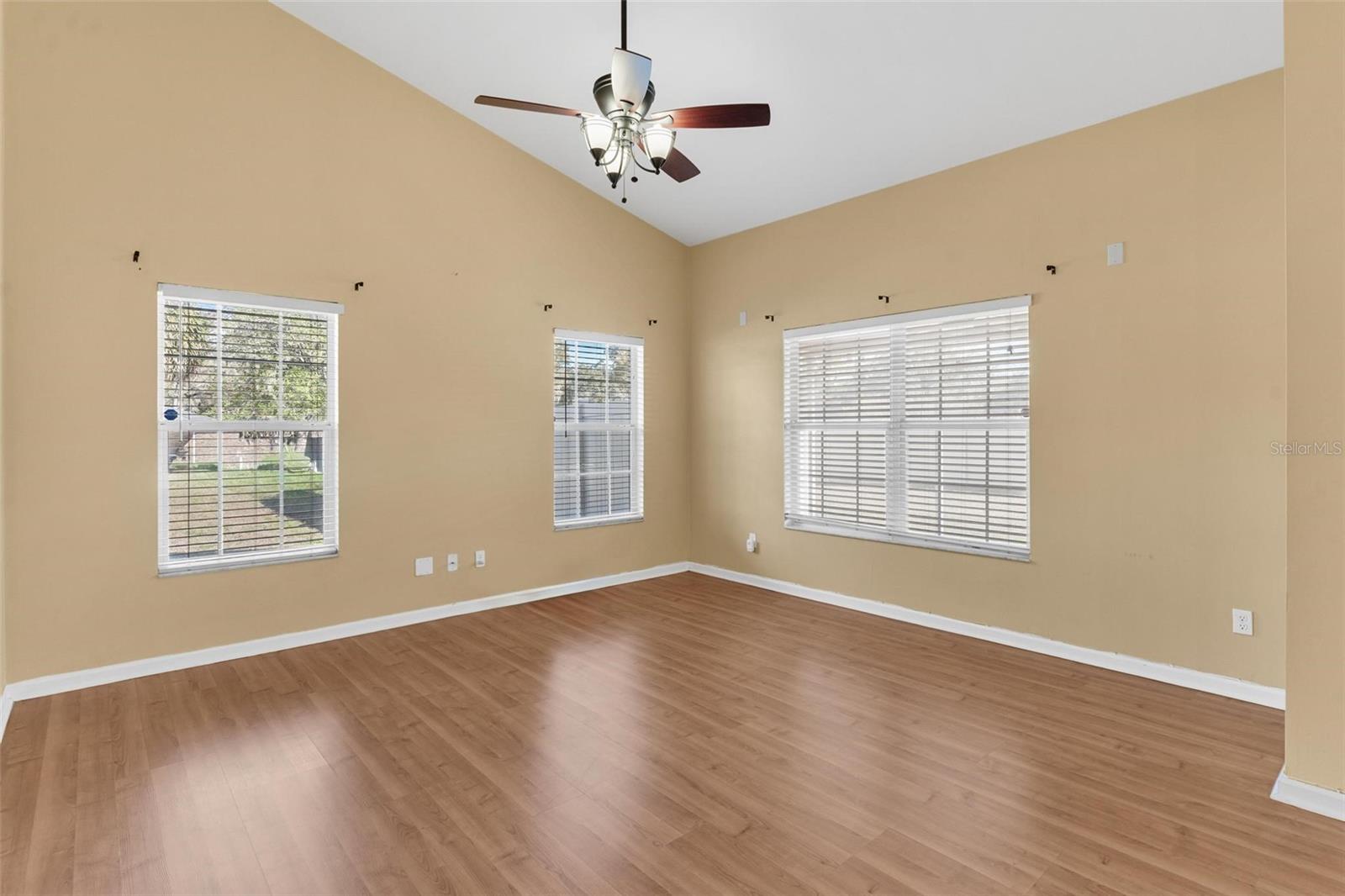 Image 7 of 55 For 25415 15th Avenue