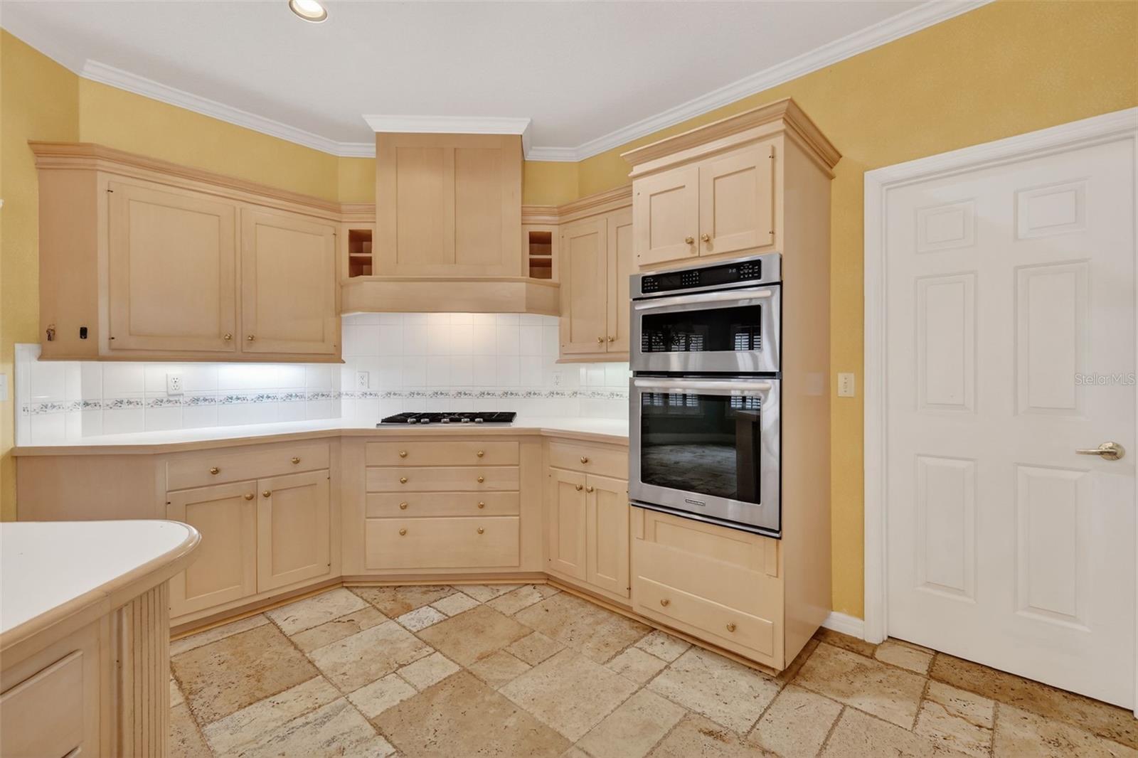 Image 17 of 47 For 618 High Point Drive