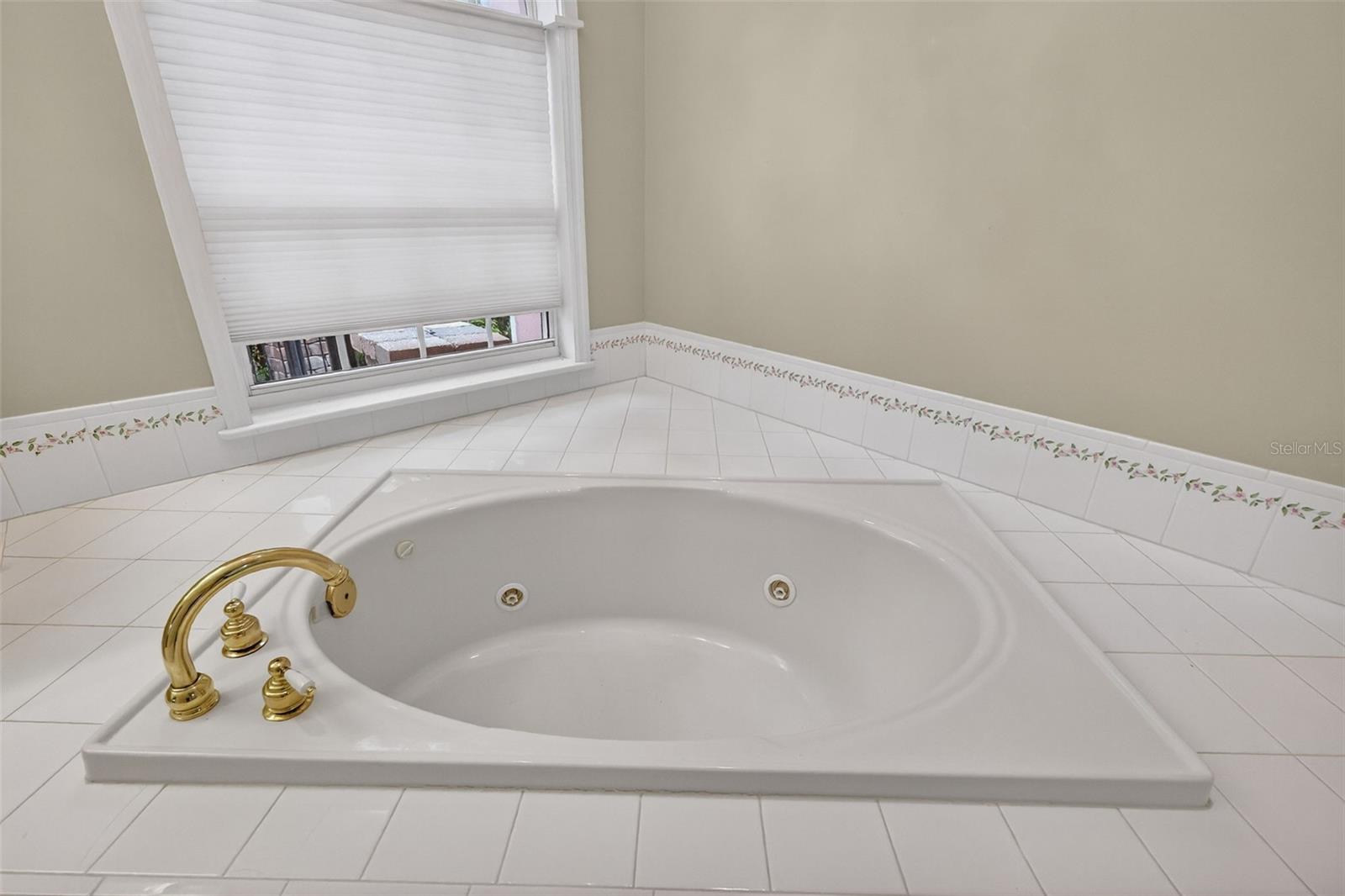 Image 22 of 47 For 618 High Point Drive