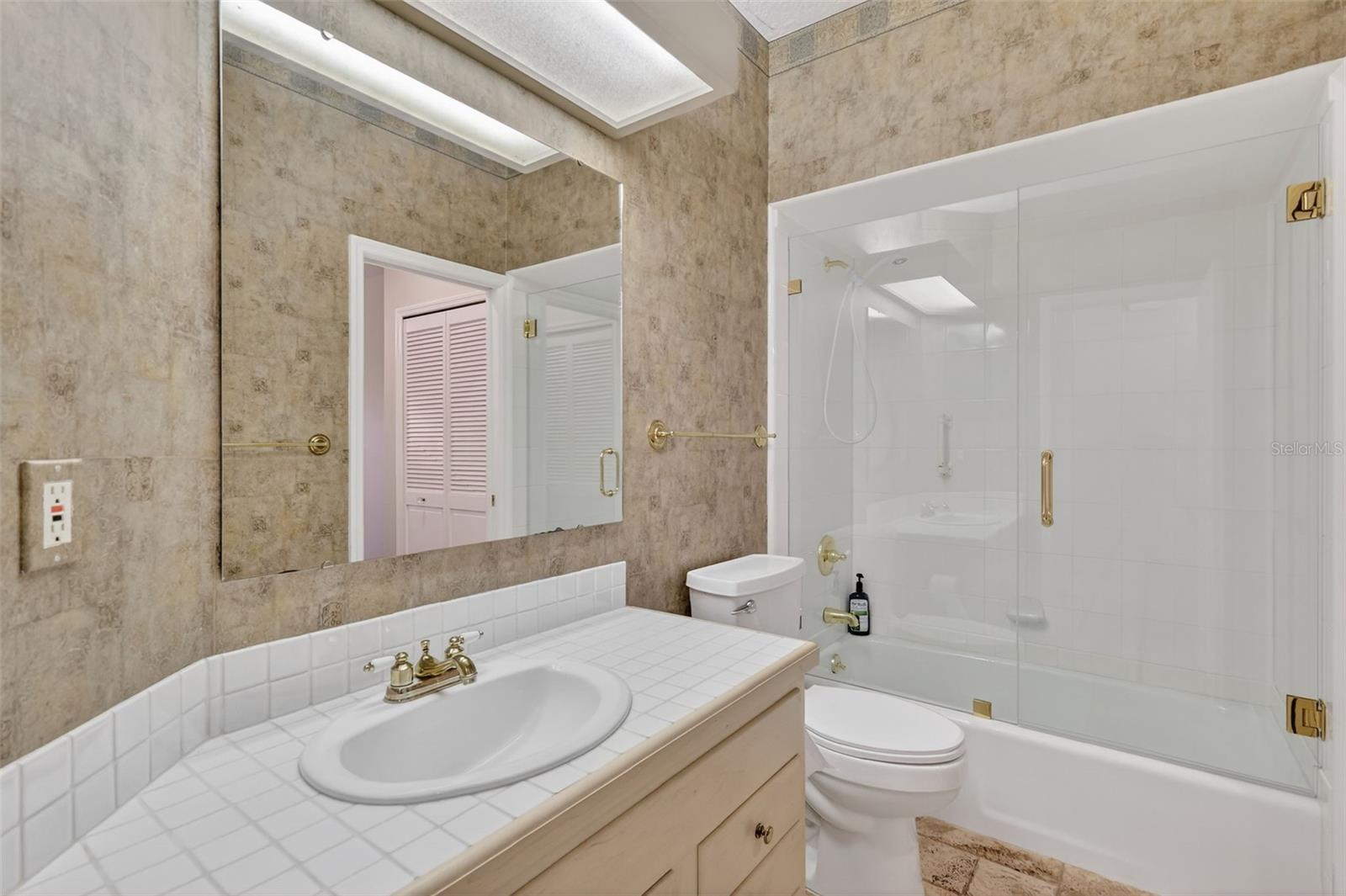 Image 29 of 47 For 618 High Point Drive