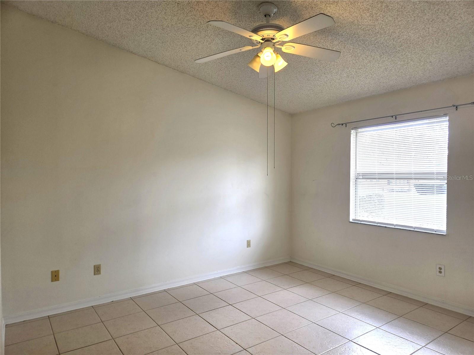 Image 13 of 23 For 739 Heathrow Avenue