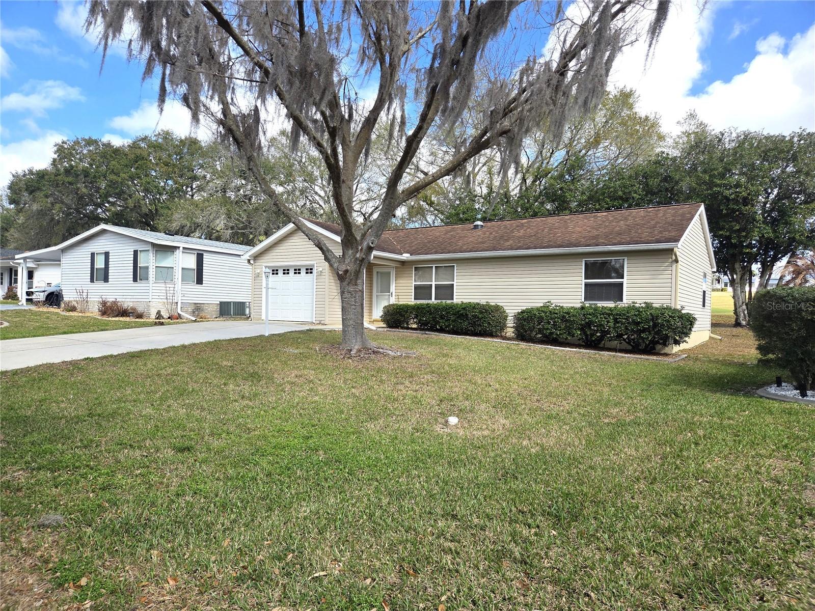 Image 3 of 23 For 739 Heathrow Avenue