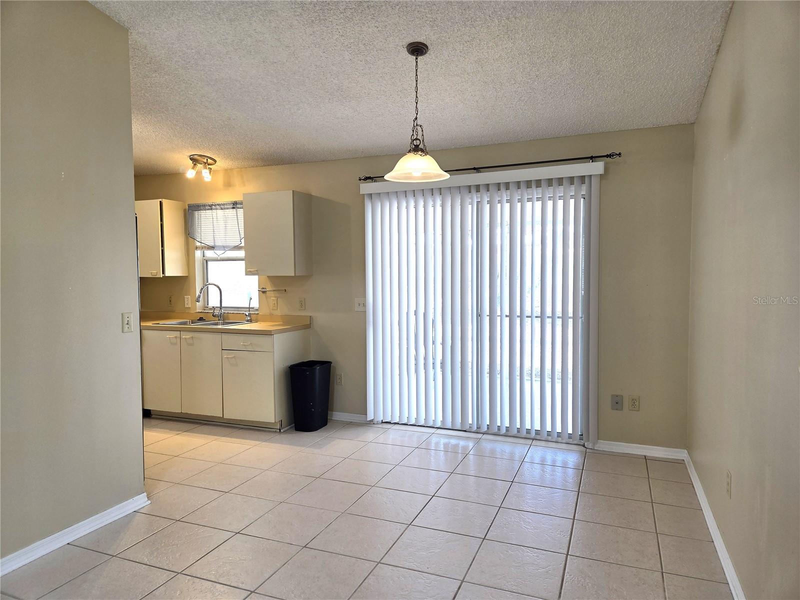 Image 5 of 23 For 739 Heathrow Avenue