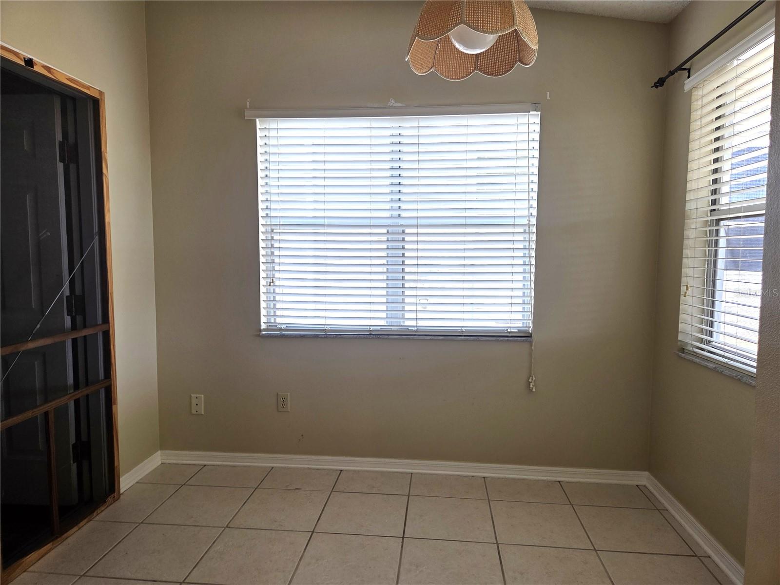 Image 8 of 23 For 739 Heathrow Avenue