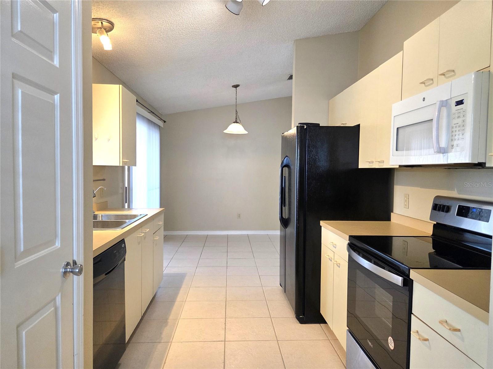 Image 9 of 23 For 739 Heathrow Avenue