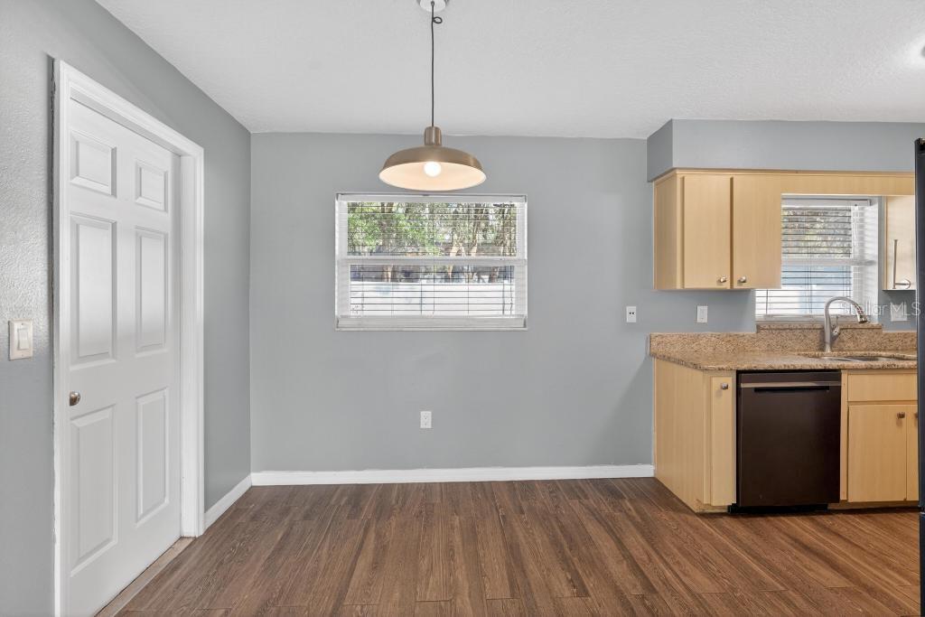 Image 11 of 37 For 42210 Lakeview Drive