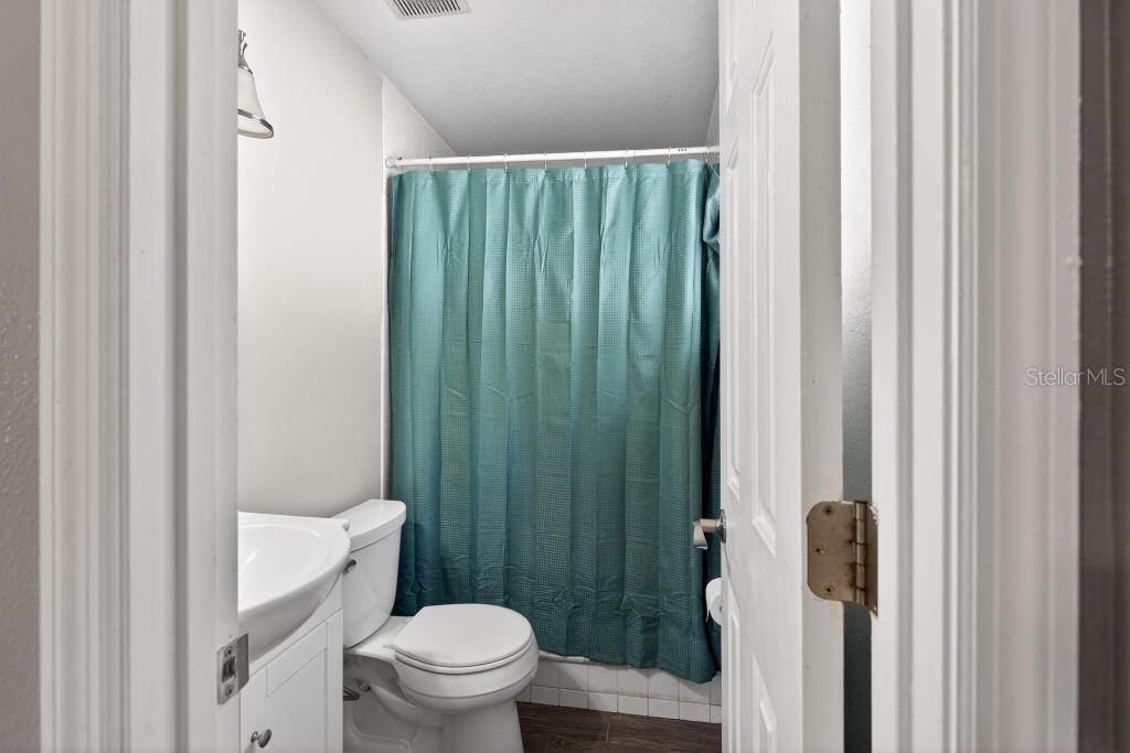 Image 19 of 37 For 42210 Lakeview Drive