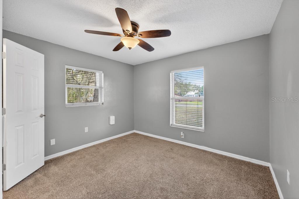 Image 21 of 37 For 42210 Lakeview Drive