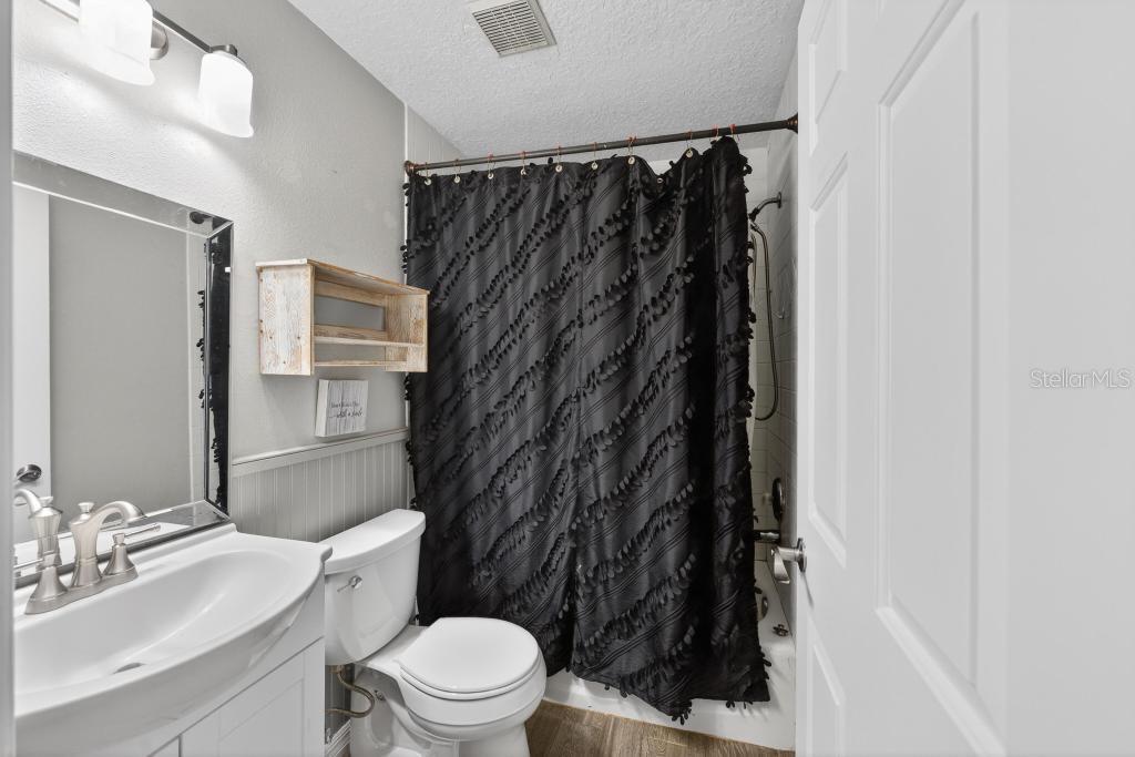 Image 27 of 37 For 42210 Lakeview Drive