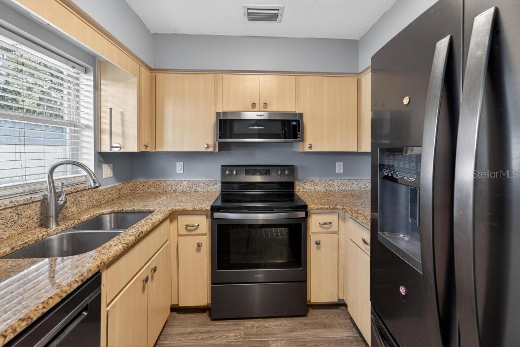 Image 7 of 37 For 42210 Lakeview Drive