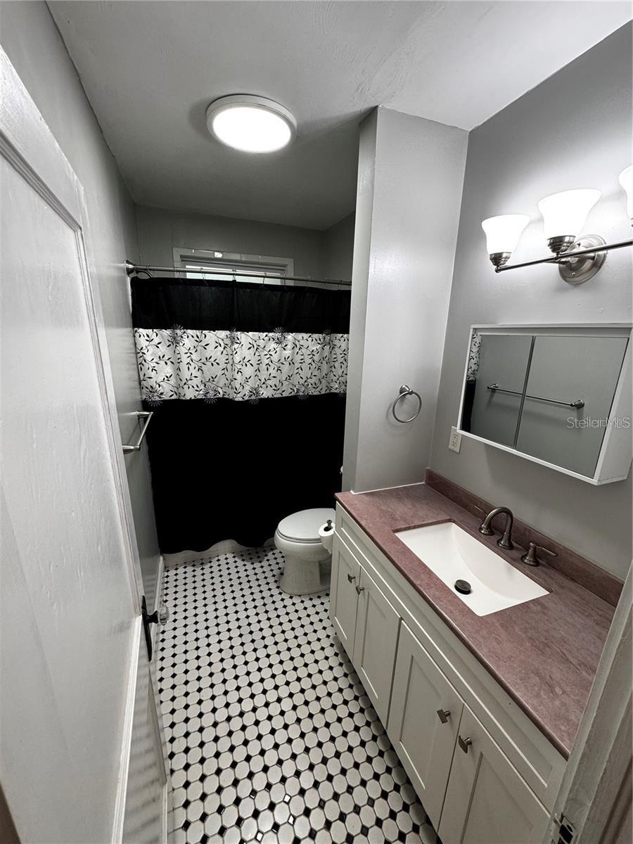 Image 10 of 40 For 320 Rhodes Street