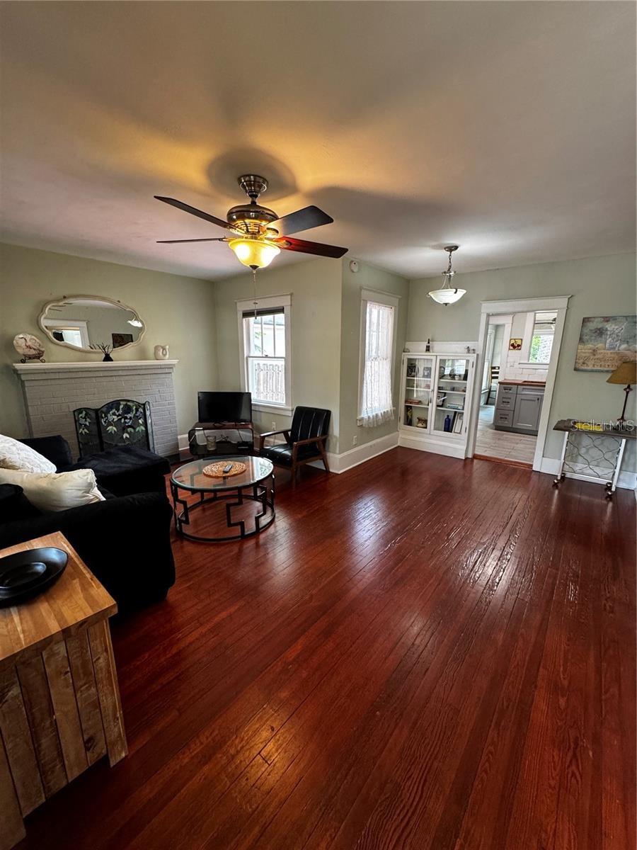 Image 17 of 40 For 320 Rhodes Street