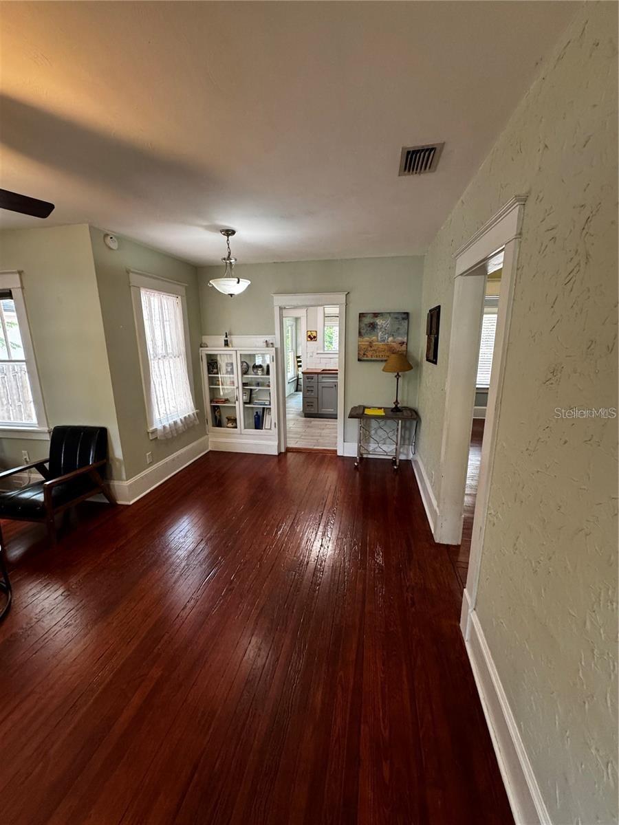 Image 21 of 40 For 320 Rhodes Street