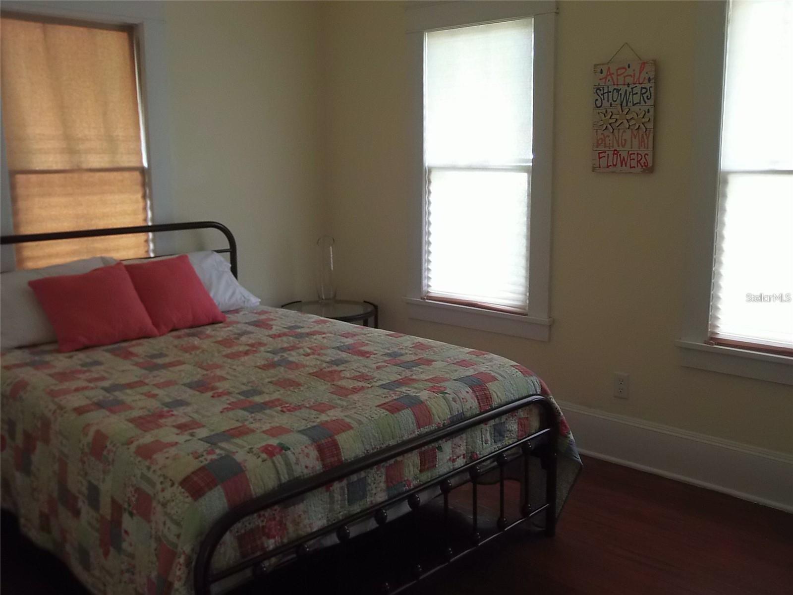 Image 25 of 40 For 320 Rhodes Street