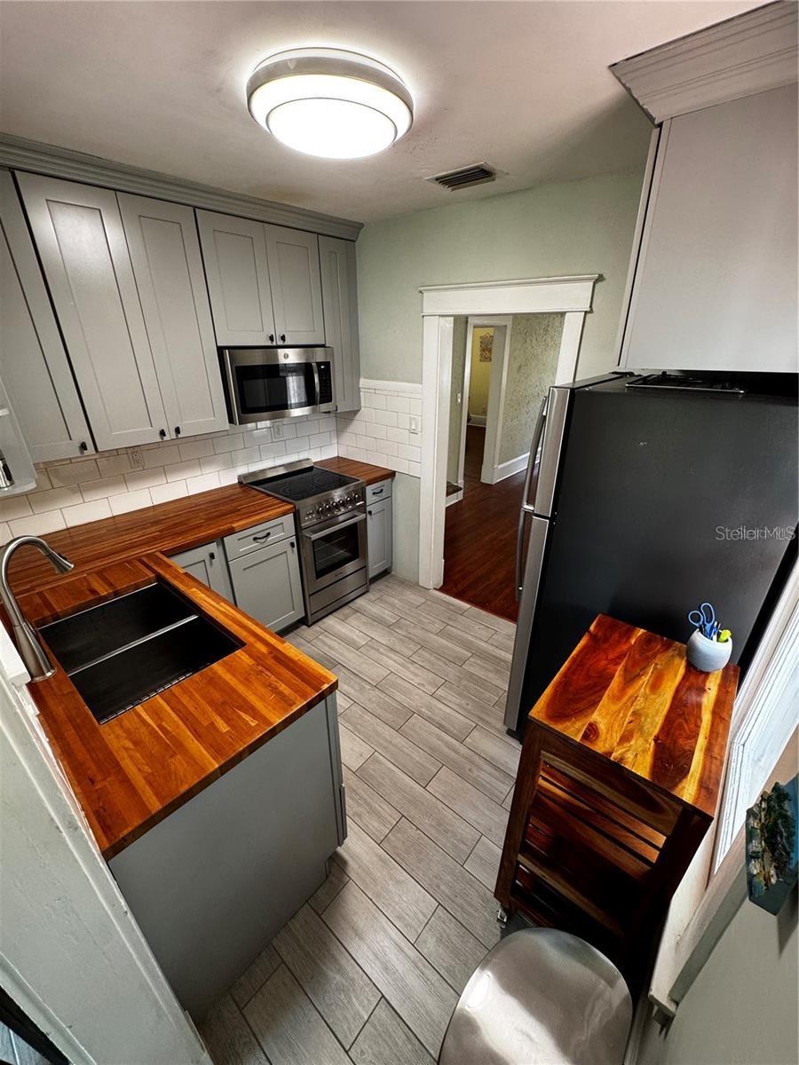 Image 30 of 40 For 320 Rhodes Street