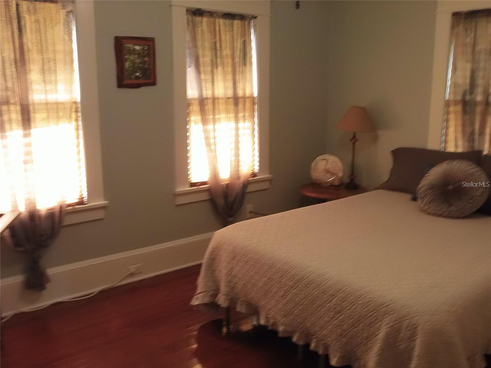 Image 37 of 40 For 320 Rhodes Street