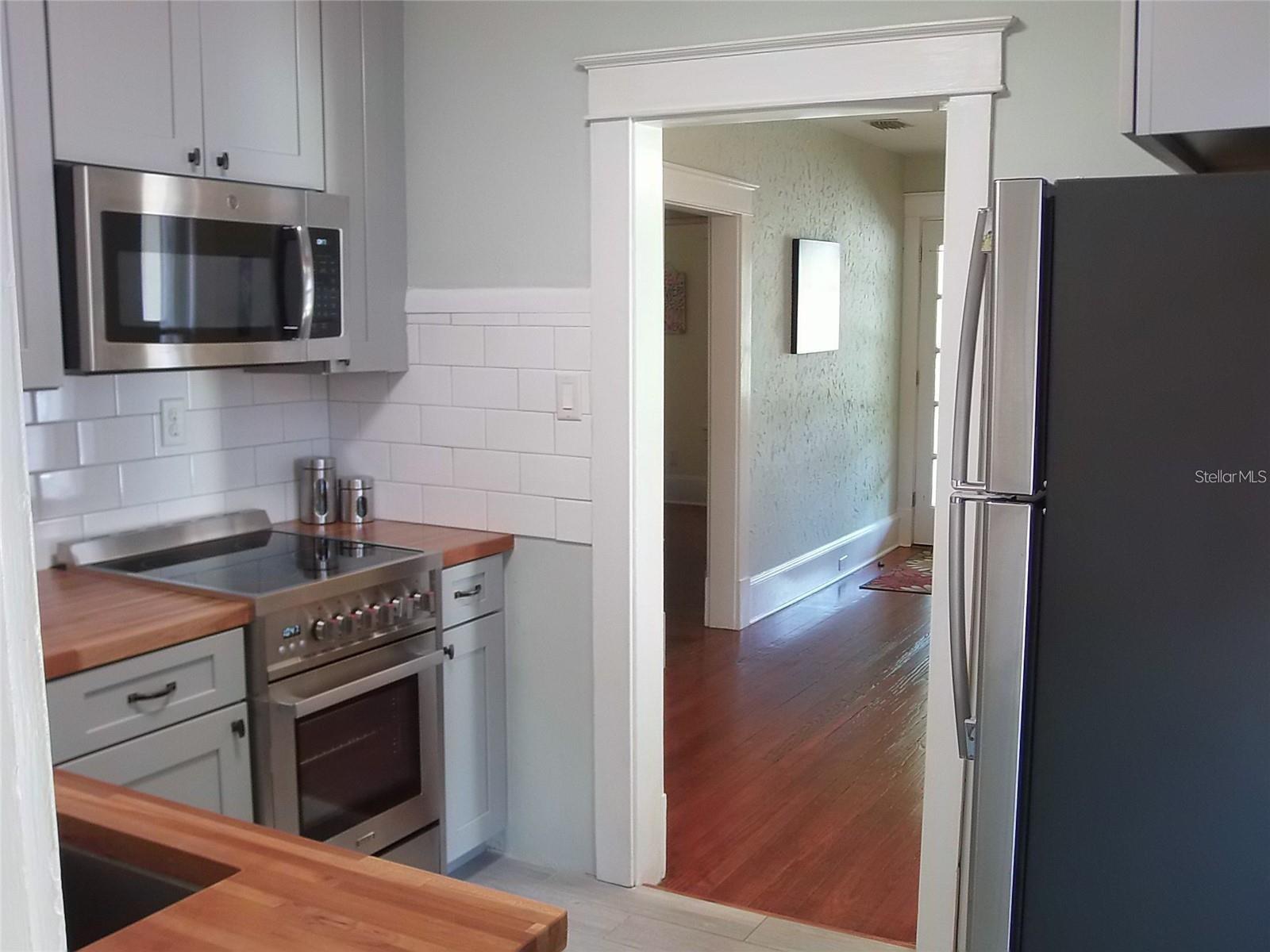 Image 8 of 40 For 320 Rhodes Street