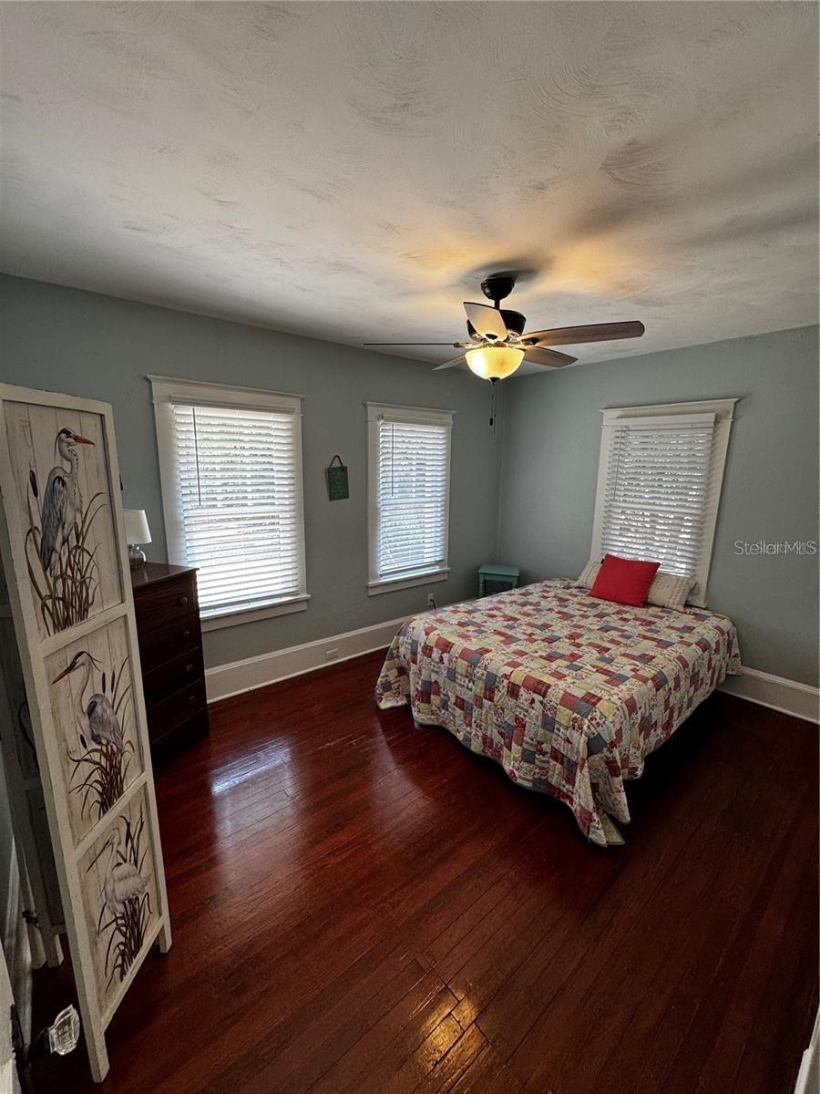 Image 9 of 40 For 320 Rhodes Street