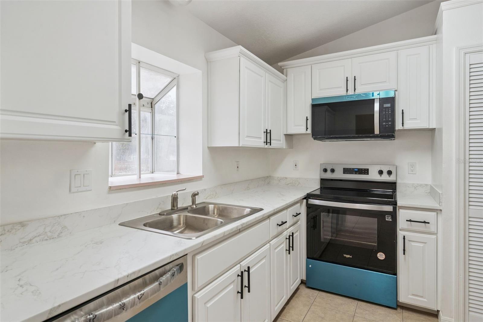 Image 7 of 24 For 11045 Pine Street