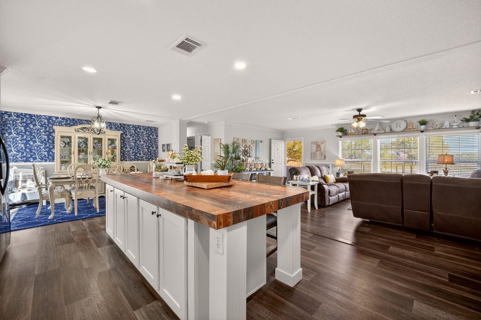 Image 13 of 60 For 8013 Sergeant Pepper Dr