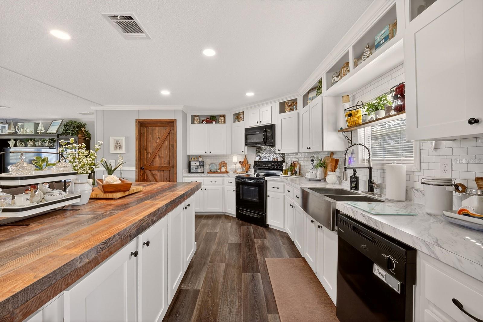 Image 14 of 60 For 8013 Sergeant Pepper Dr