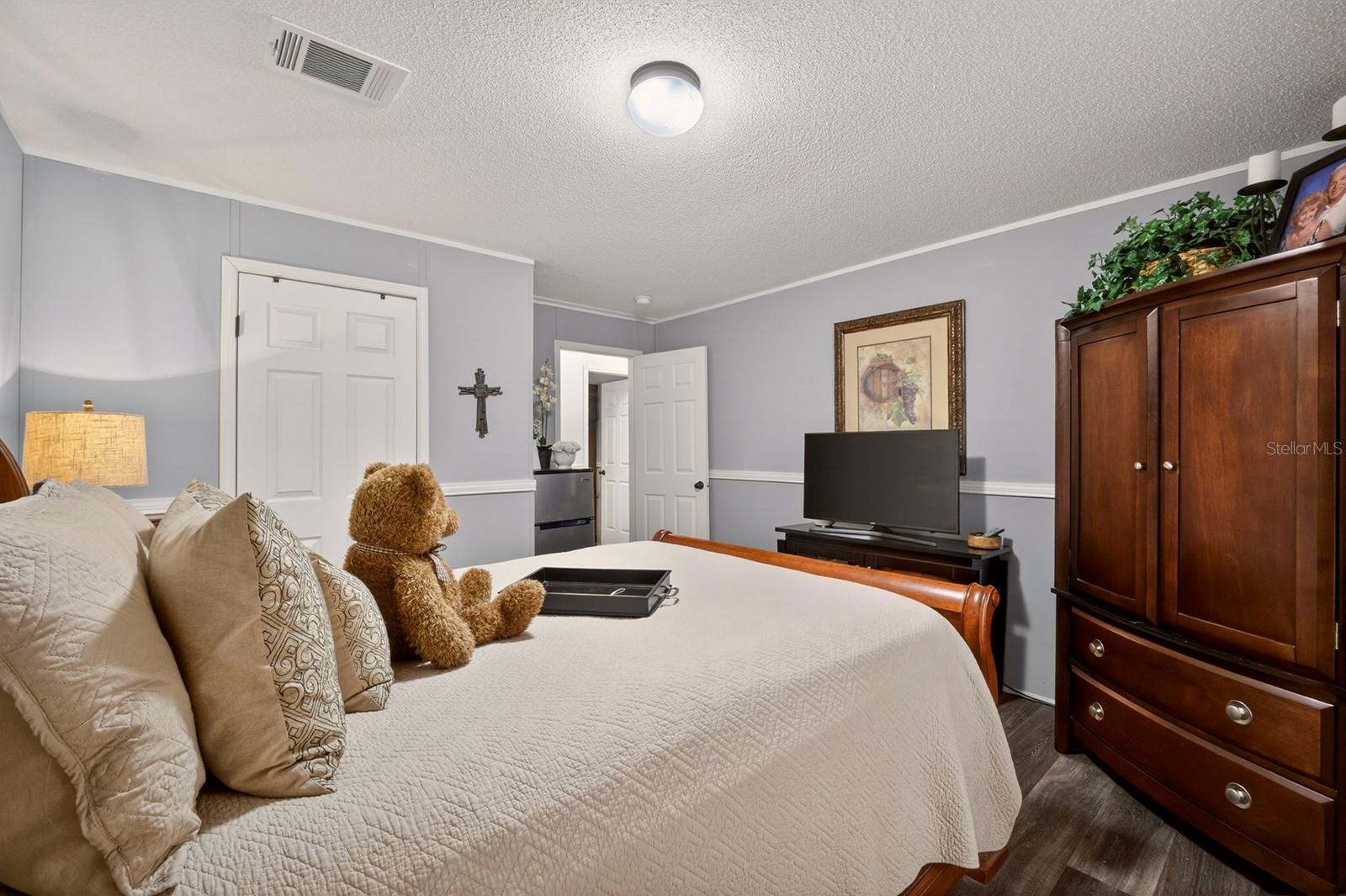 Image 31 of 60 For 8013 Sergeant Pepper Dr