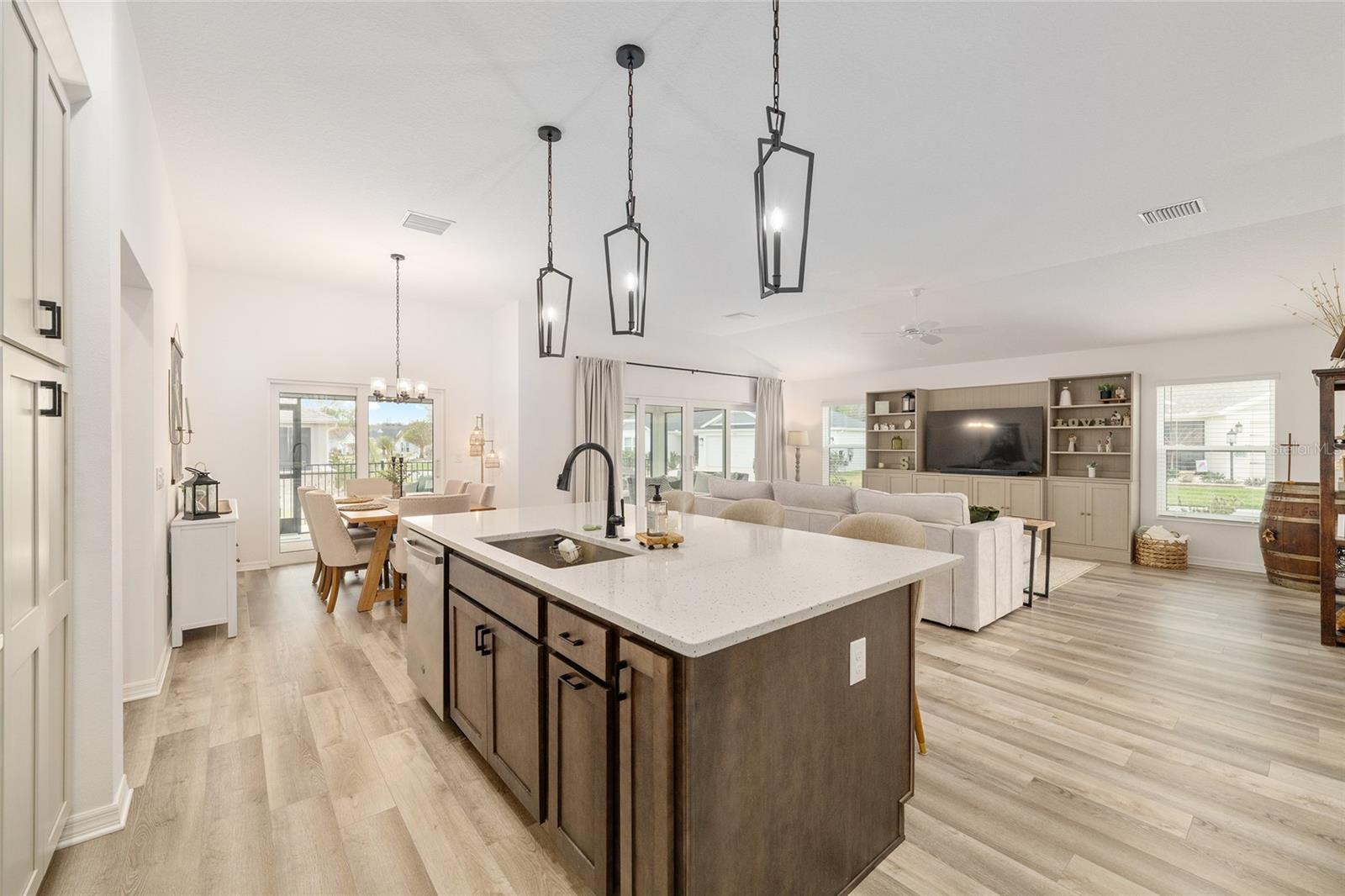 Image 13 of 47 For 1661 Vanbeck Circle