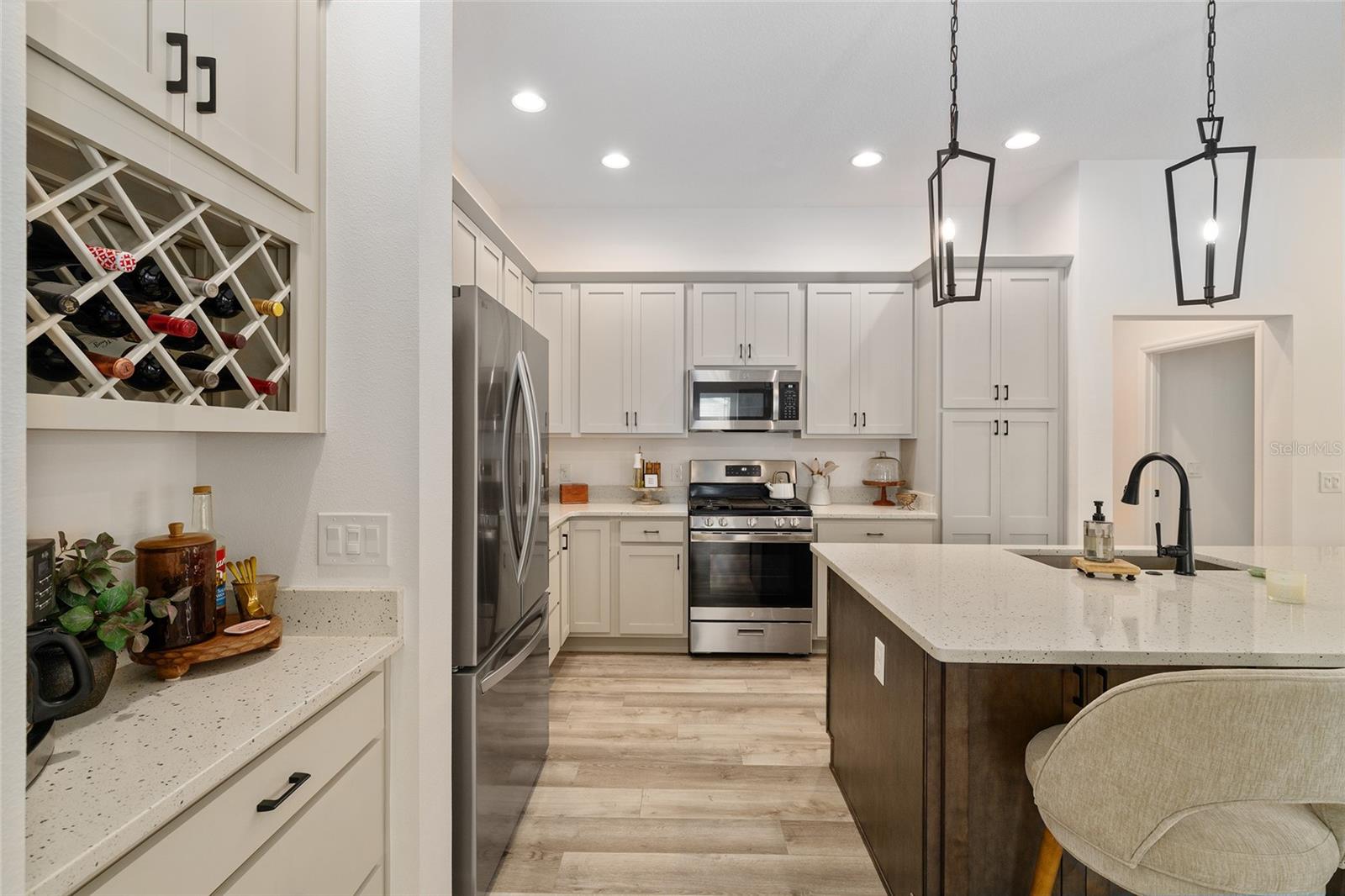 Image 14 of 47 For 1661 Vanbeck Circle