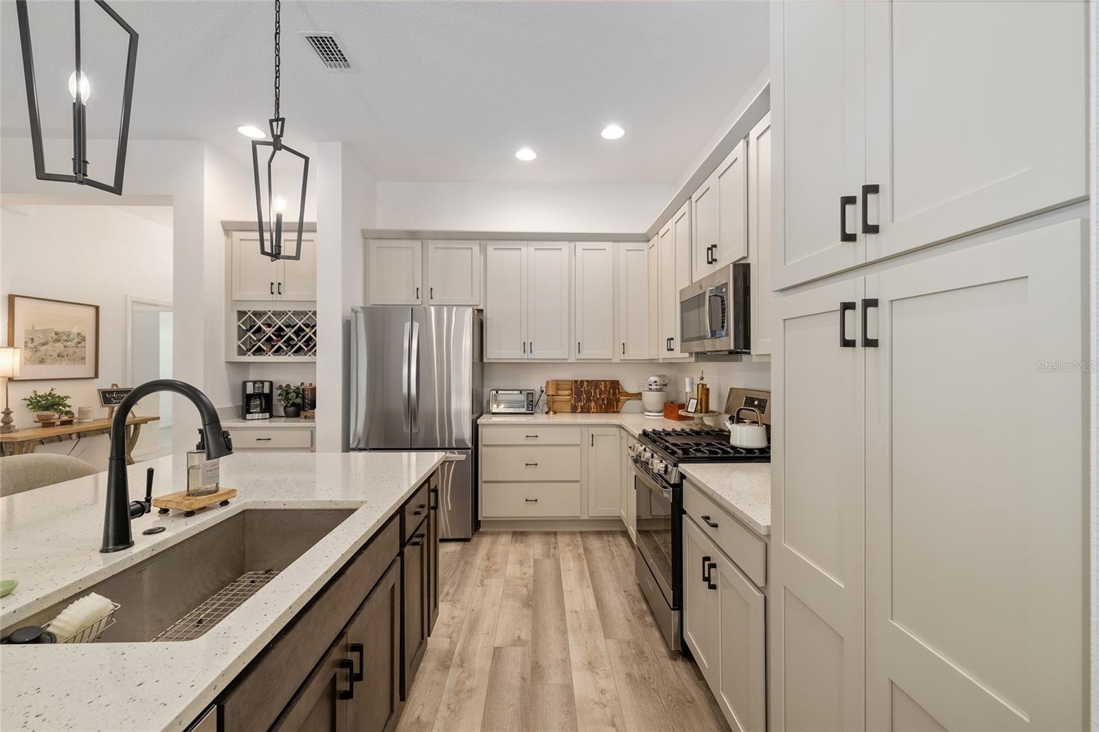 Image 16 of 47 For 1661 Vanbeck Circle