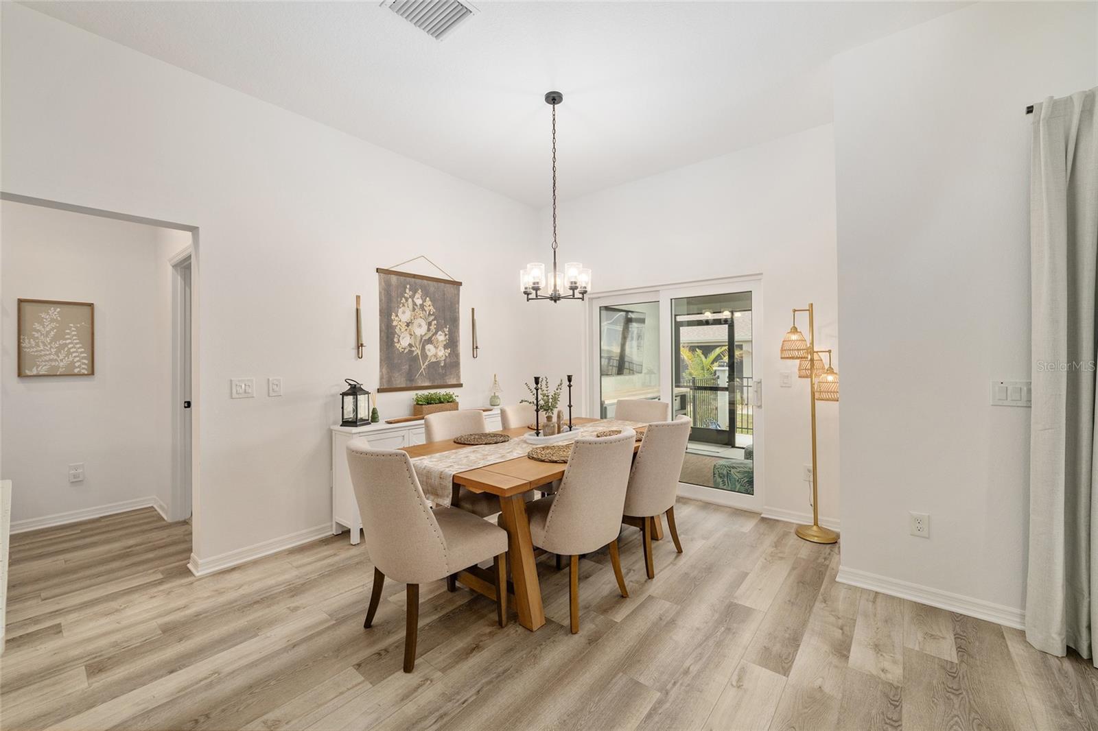 Image 17 of 47 For 1661 Vanbeck Circle