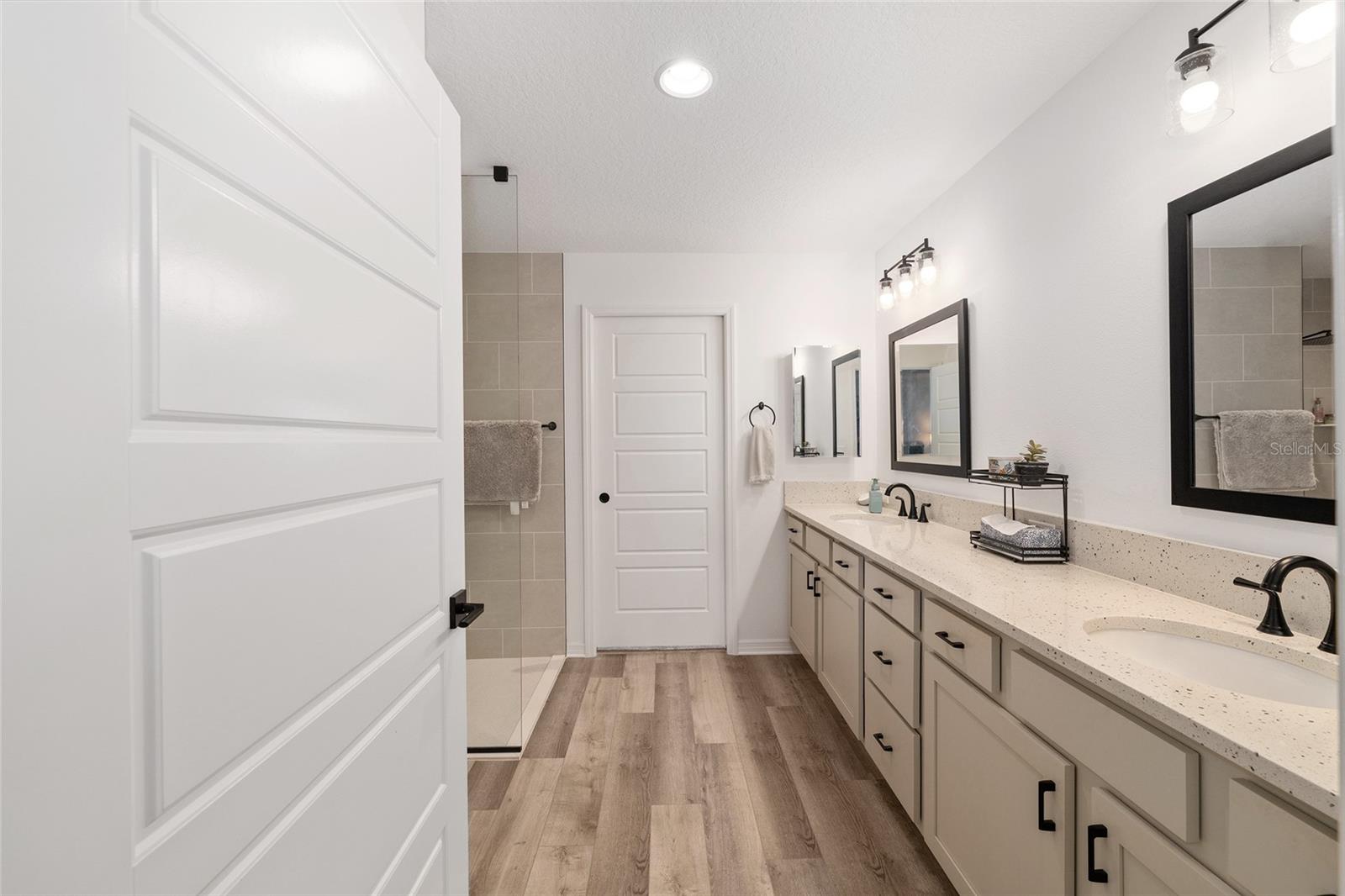 Image 21 of 47 For 1661 Vanbeck Circle