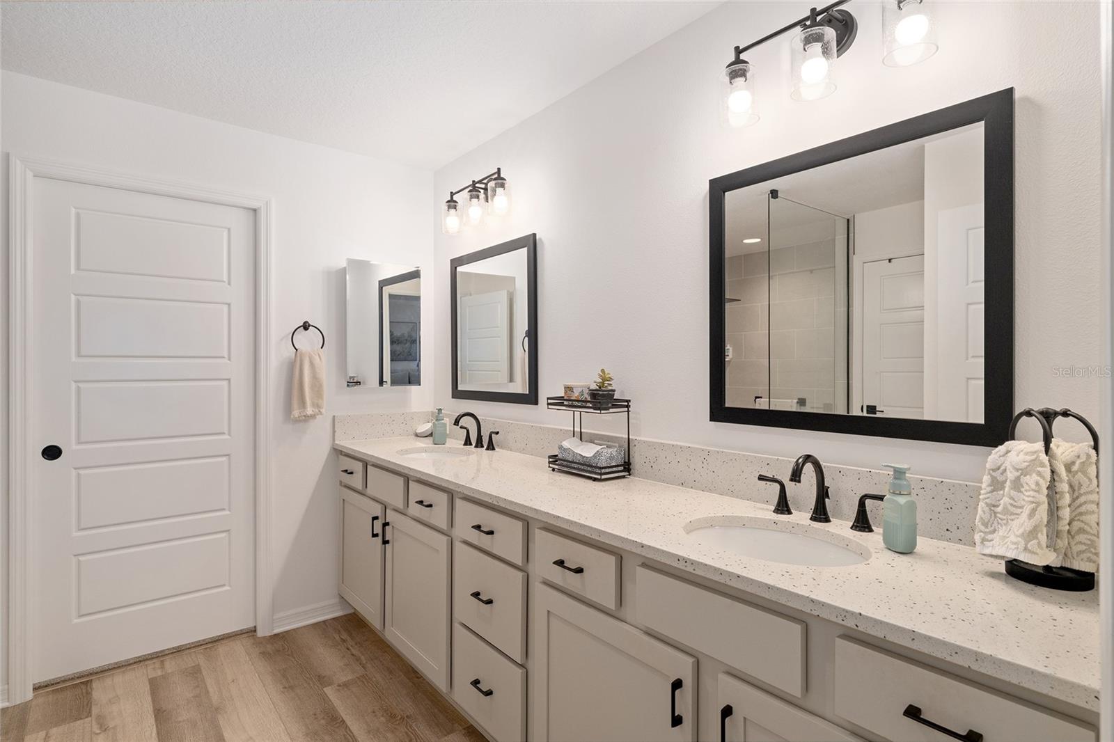 Image 22 of 47 For 1661 Vanbeck Circle