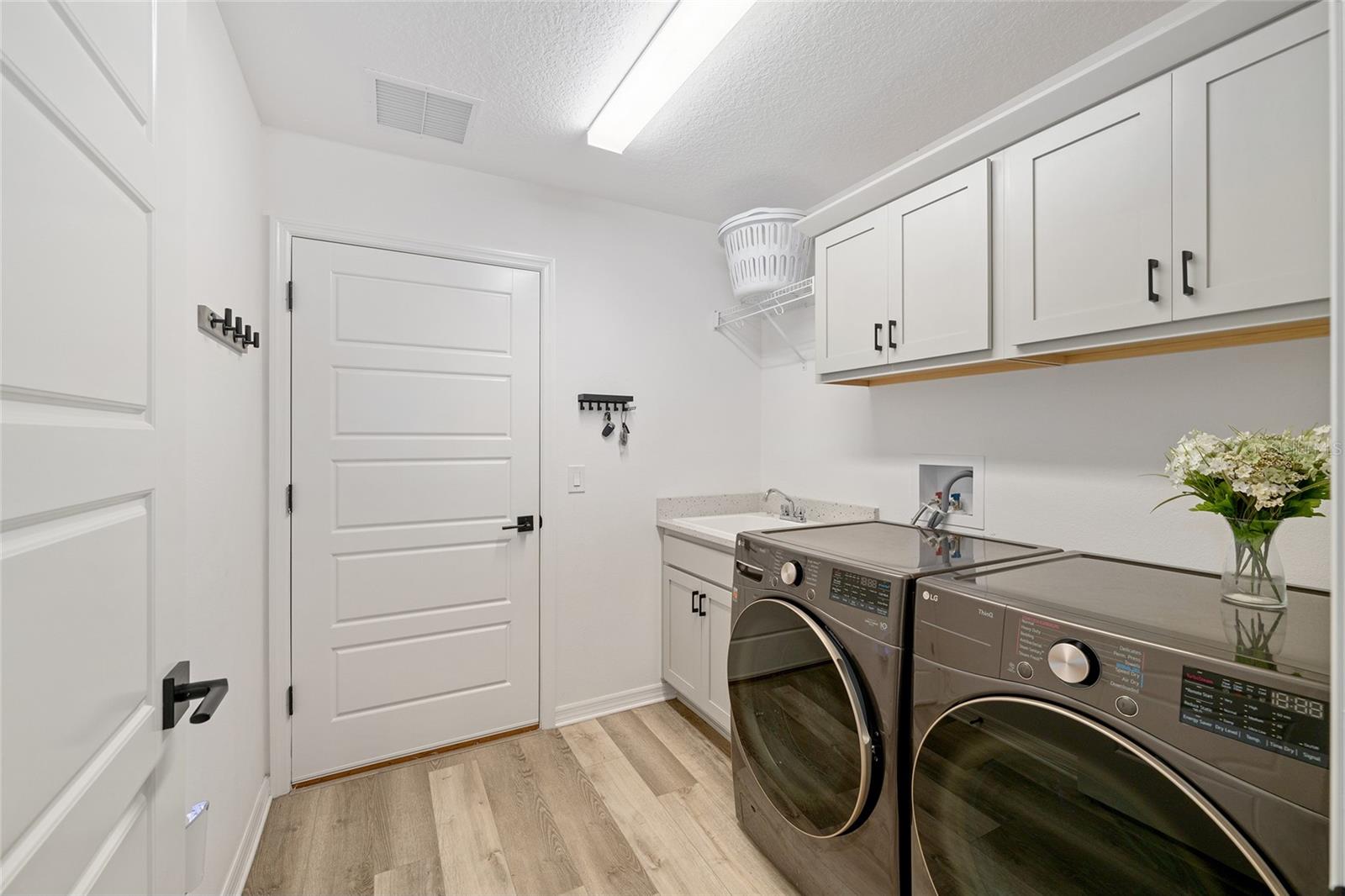 Image 31 of 47 For 1661 Vanbeck Circle