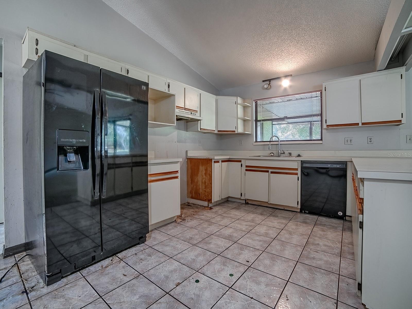 Image 10 of 32 For 912 Sheila Place