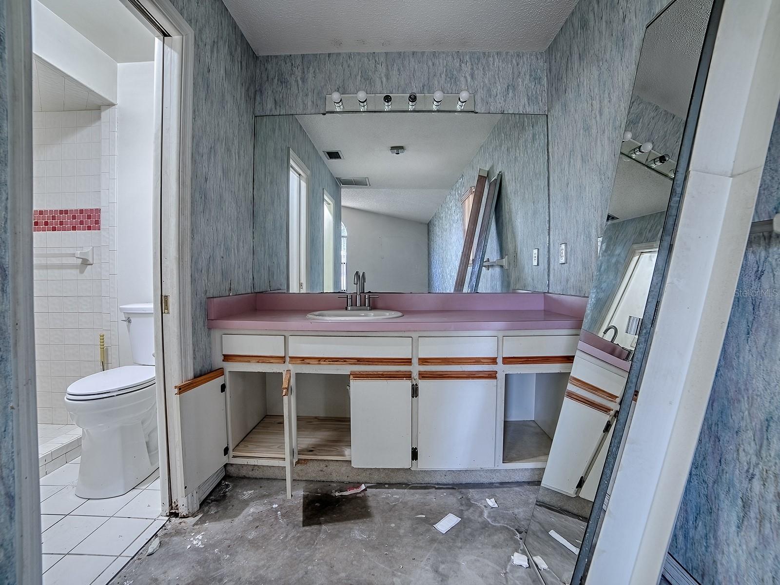 Image 16 of 32 For 912 Sheila Place