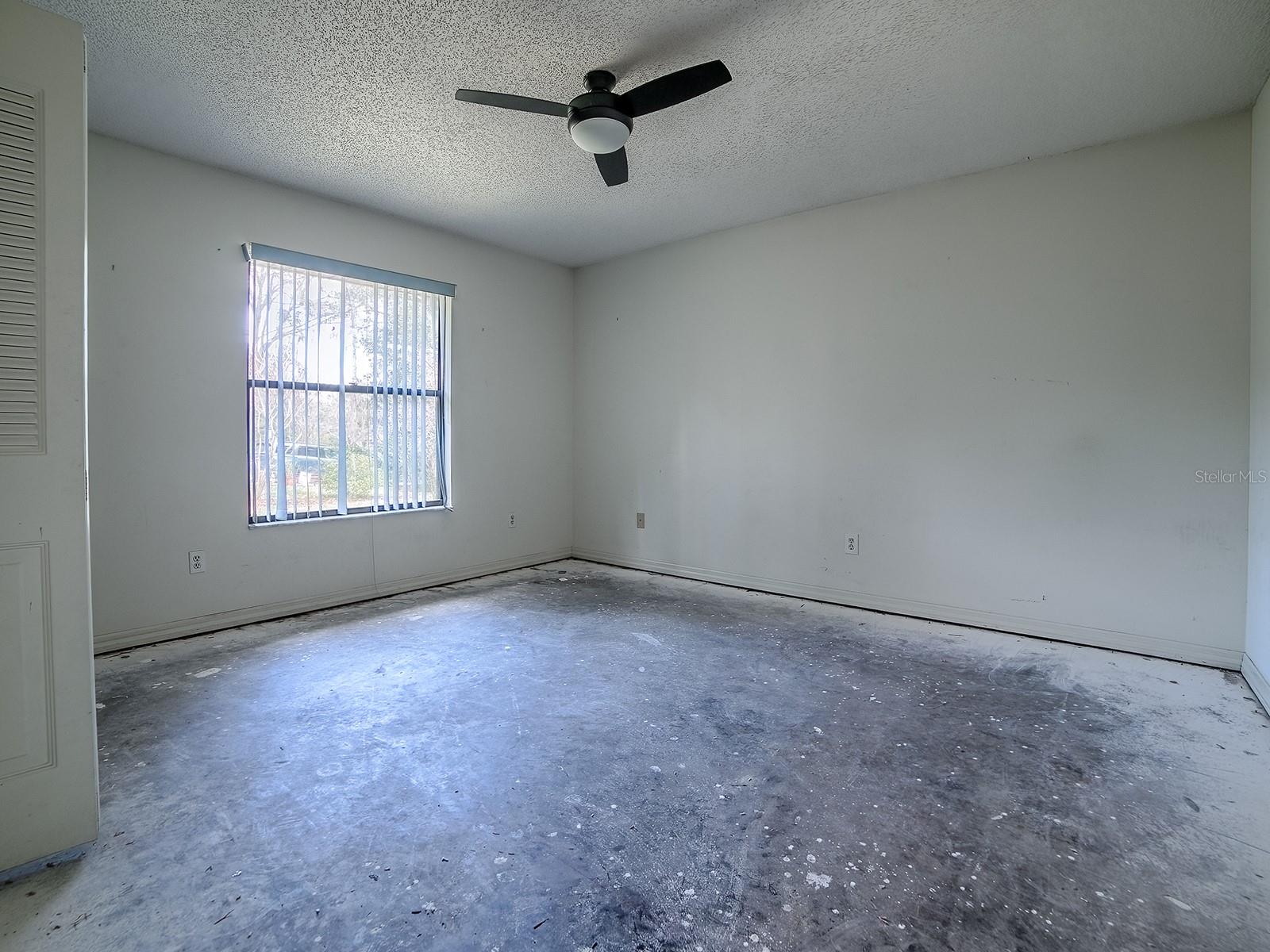 Image 19 of 32 For 912 Sheila Place