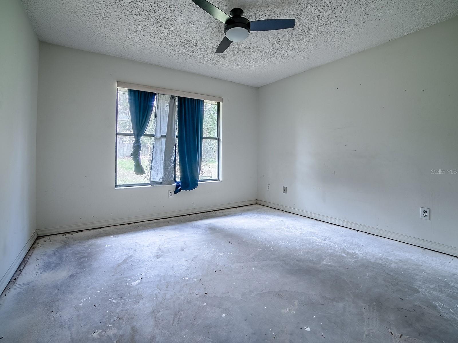 Image 21 of 32 For 912 Sheila Place