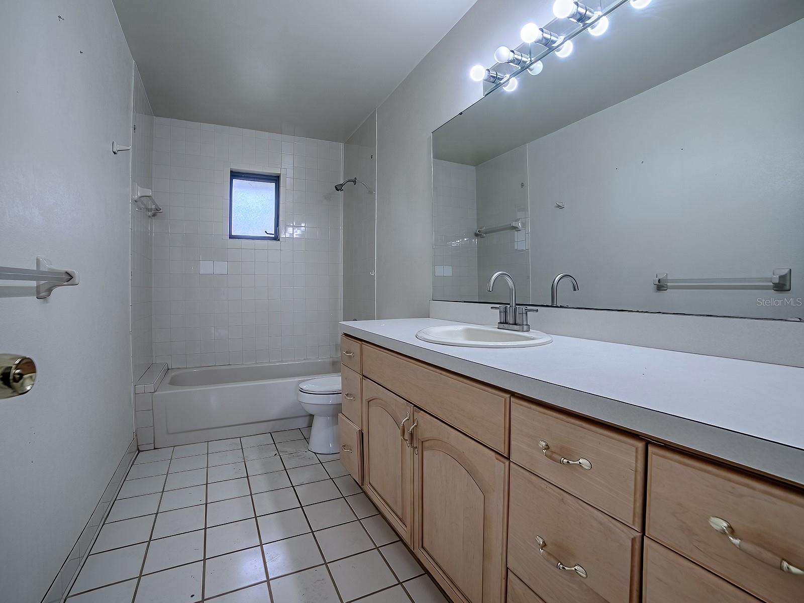 Image 23 of 32 For 912 Sheila Place