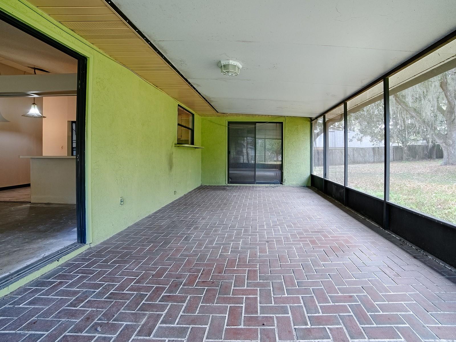 Image 24 of 32 For 912 Sheila Place