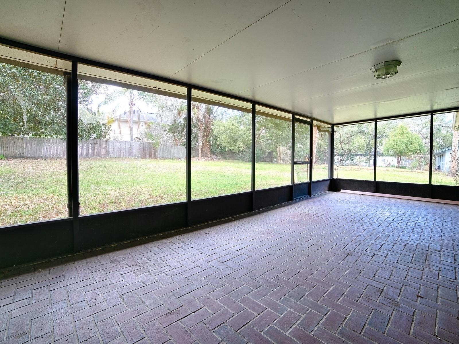 Image 25 of 32 For 912 Sheila Place