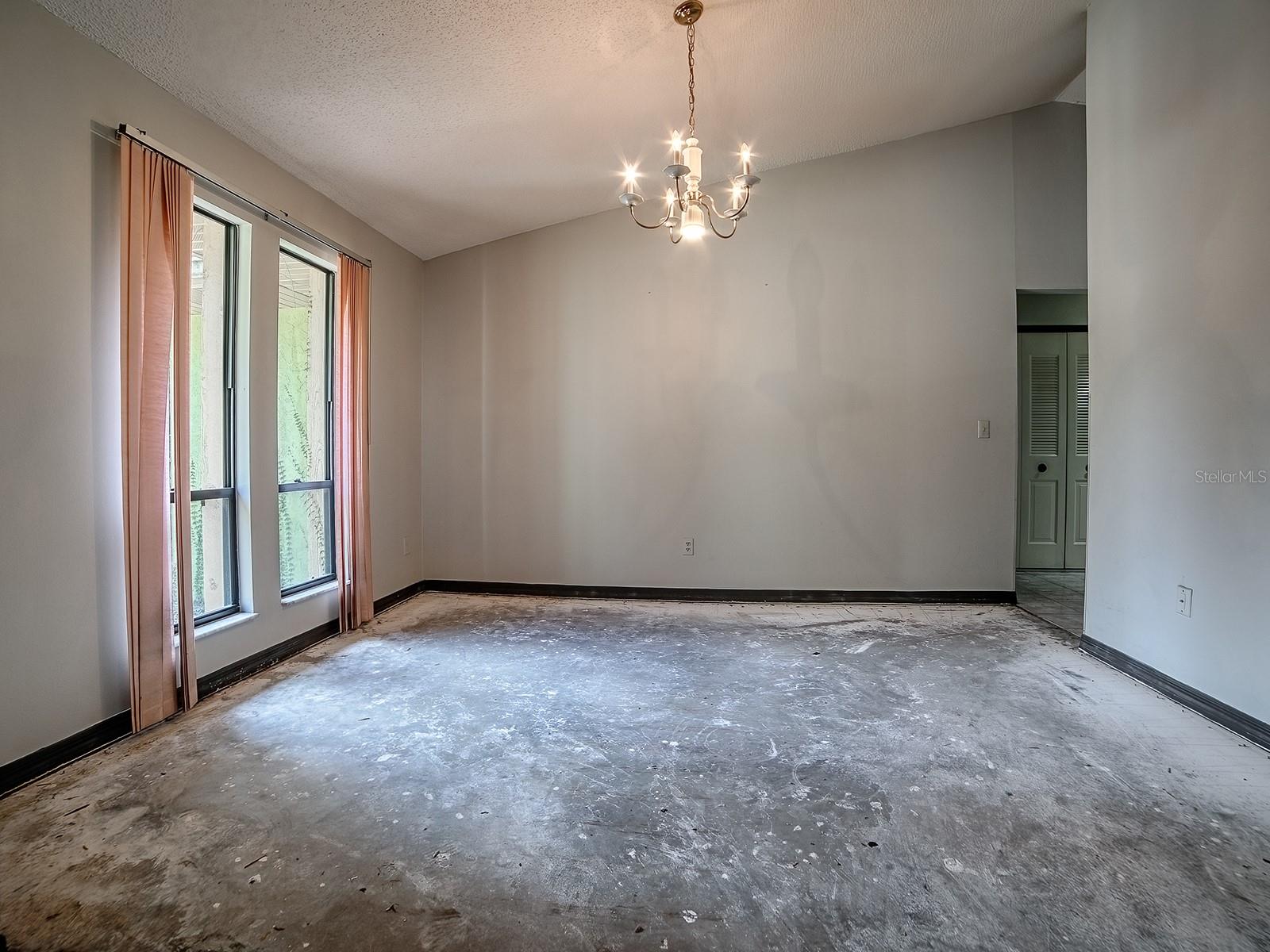 Image 3 of 32 For 912 Sheila Place