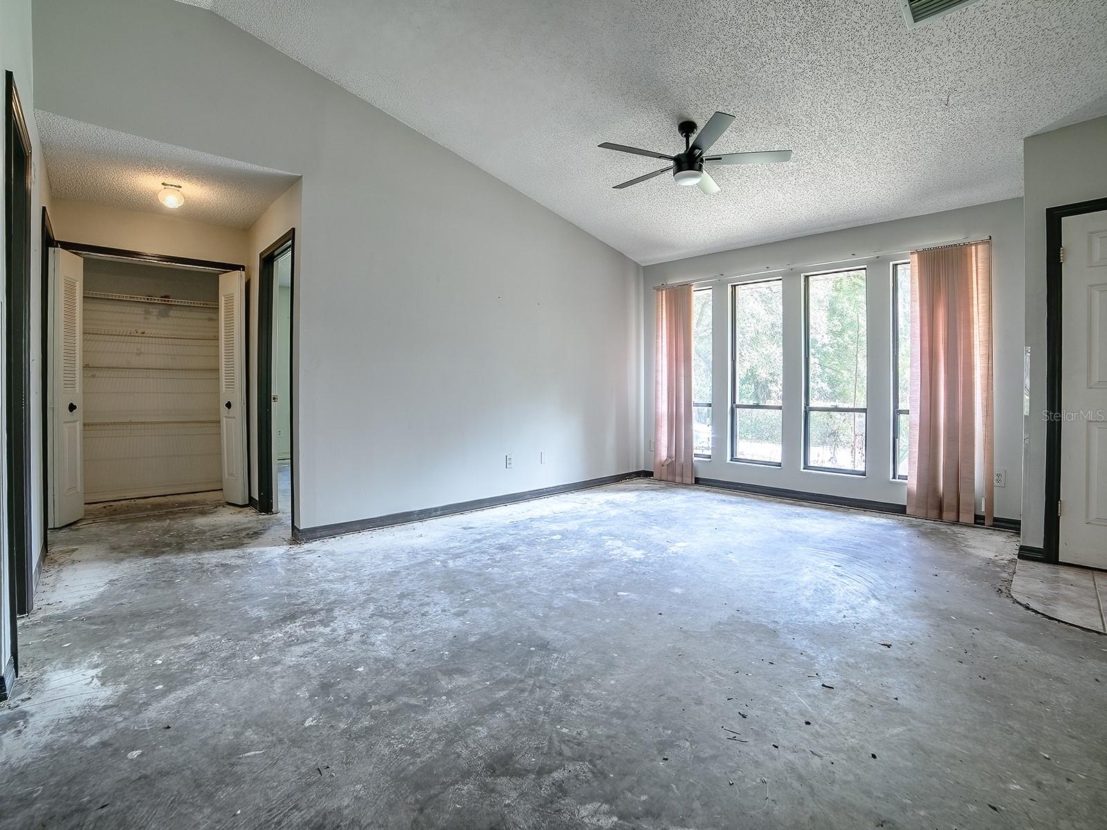 Image 5 of 32 For 912 Sheila Place