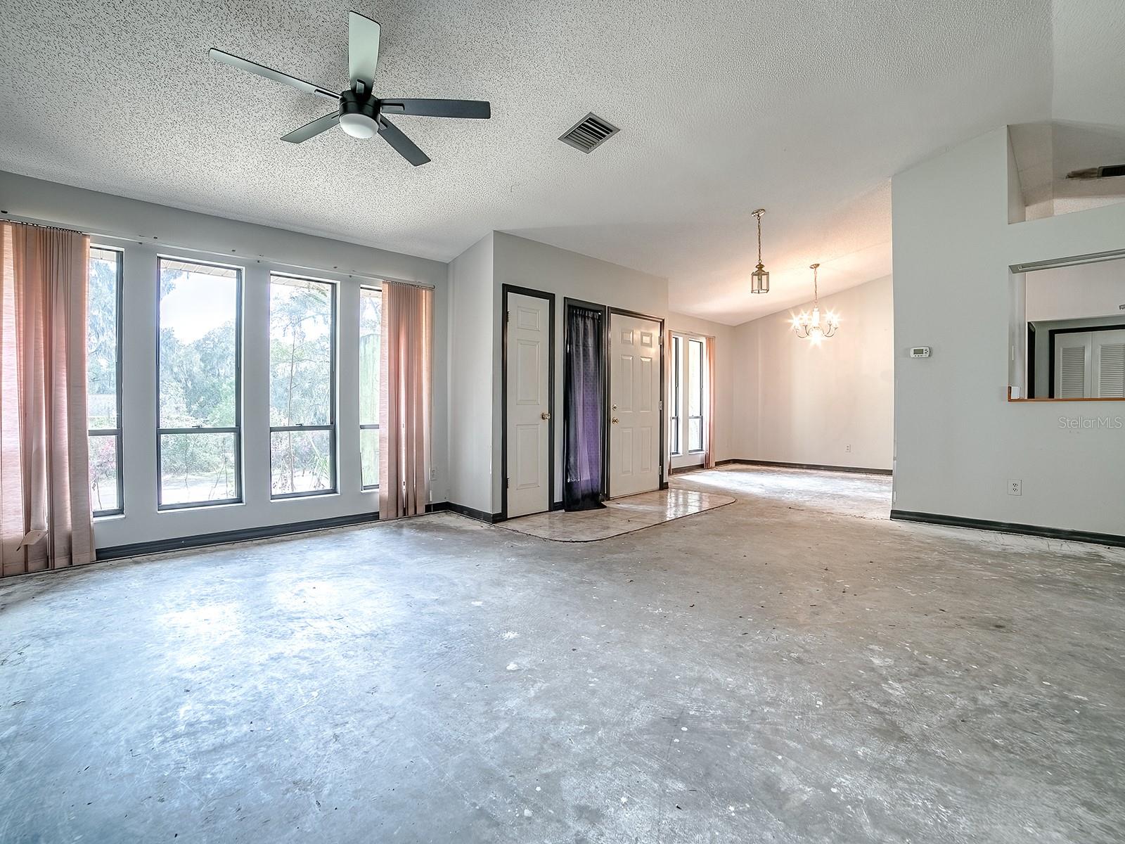 Image 6 of 32 For 912 Sheila Place