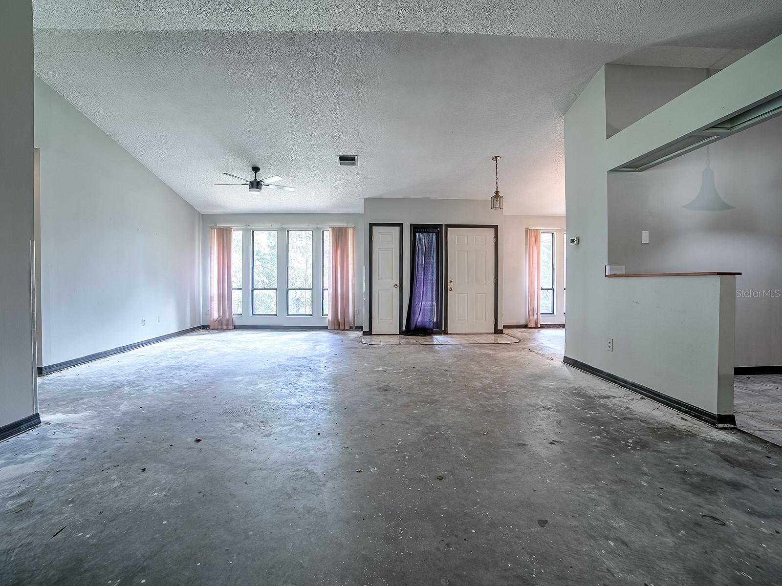 Image 7 of 32 For 912 Sheila Place