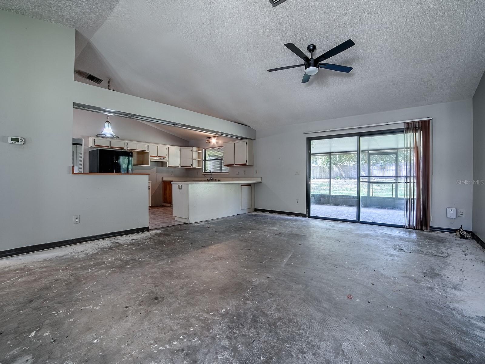 Image 9 of 32 For 912 Sheila Place