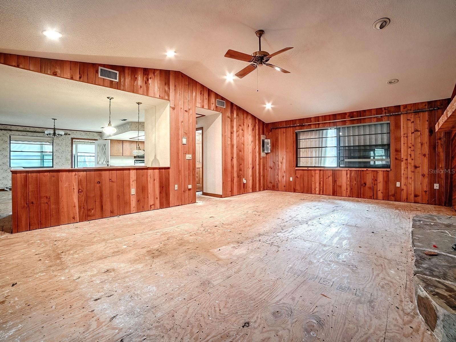 Image 10 of 42 For 913 Sheila Place